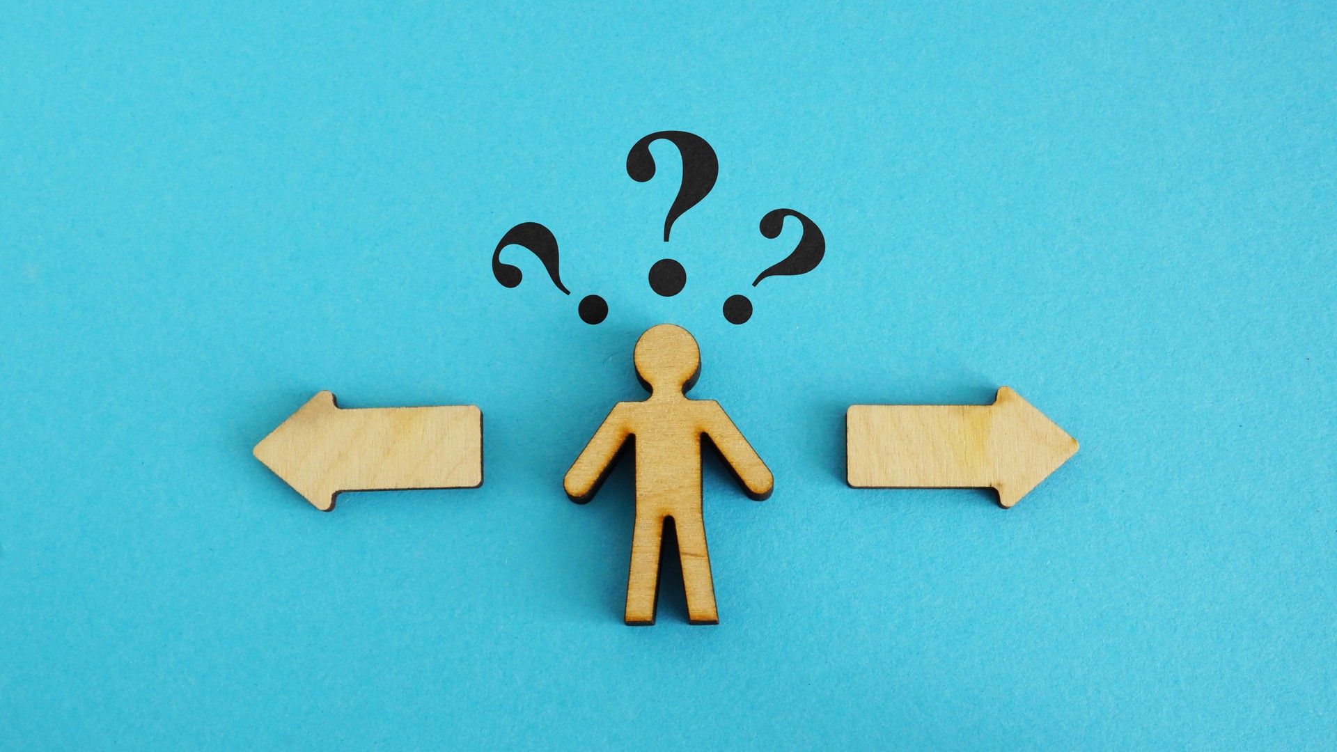 Stellen Sie sich vor, Sie wählen einen Pfad zwischen zwei Optionen. Entscheidungsfindung und Lebensentscheidungen.